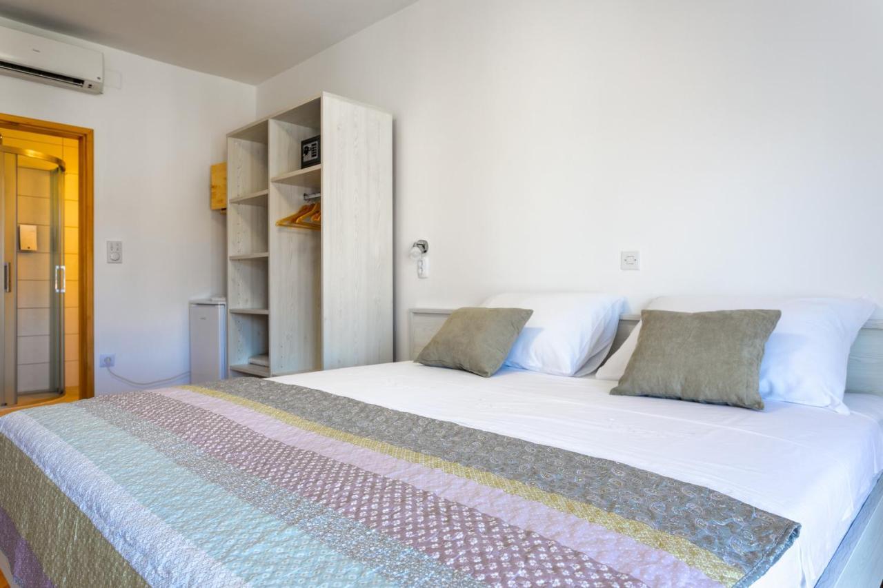 Apartments Luksa - Zf Hvar Hvar Town Buitenkant foto